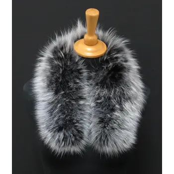 Špongr Krátká kožešina na kapuci z finského mývalovce 6010 Black & White 60 cm