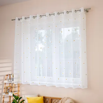 Příslušenství pro záclonu a závěs Hotová záclona bílý etamín s motivy sedmikrásek 300x160 cm na kroužcích do ložnice