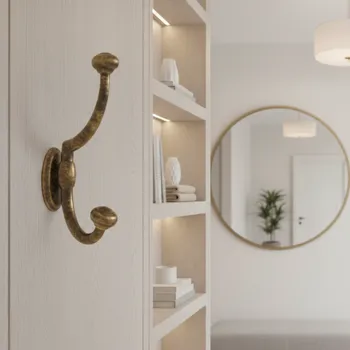 Věšák Giusti Rustikální věšák PLUTO / Stará mosaz