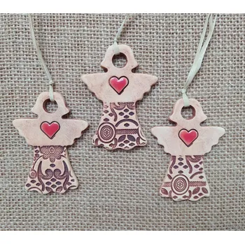 Vánoční dekorace Keramický závěsný andílek - červené srdce