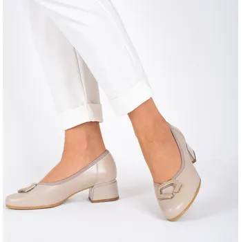 Dámské lodičky Dámské béžové kožené lodičky Letizia s dekorativní sponou Velikost: 38