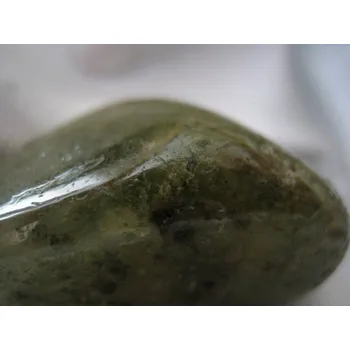 Grosulár - omletý kámen