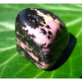 Rodonit - tromlovaný kamen