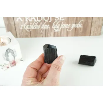 Turmalín Skoryl - krystalický Tvar: Varianta 4