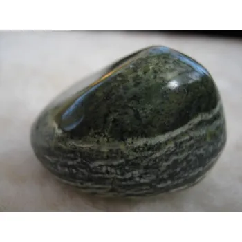 Serpentin zebrový - tromlovaný kámen