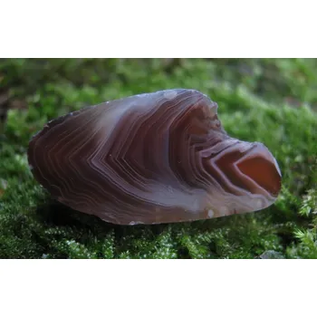 Achát - půlený tromlovaný kámen