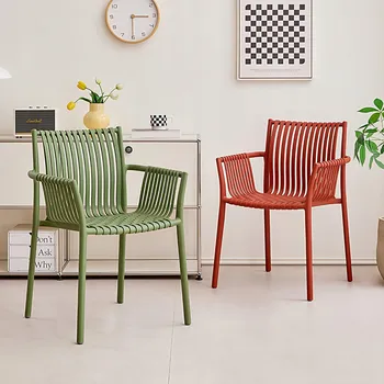 Stylová plastová židle pro venkovní posezení – Unikát v Polsku!