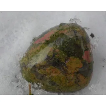 Přírodní kámen Unakit - omletý kámen