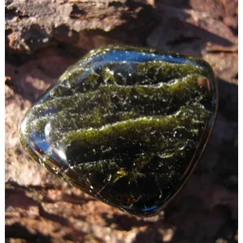 Sběratelství Epidot - valoun váha 8g z Madagaskaru