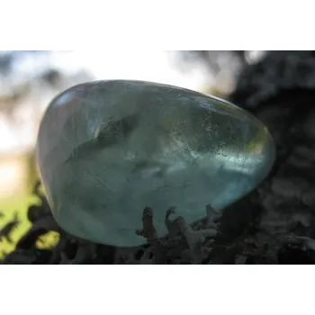 Fluorit zelený - tromlovaný kámen