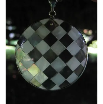 Přívěsek Mušle Black lip - vykládaný přívěsek