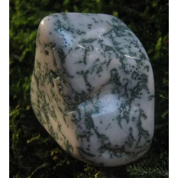 Achát stromečkový - omletý kámen
