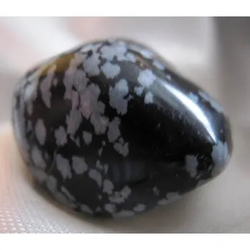 Obsidián sněžný - omletý kámen