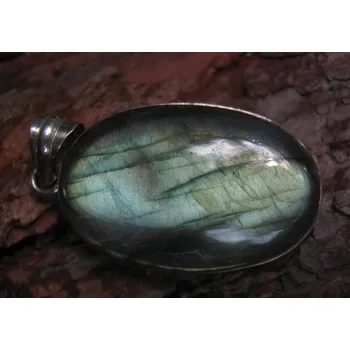 Labradorit - přívěsek 13g, delka 35mm