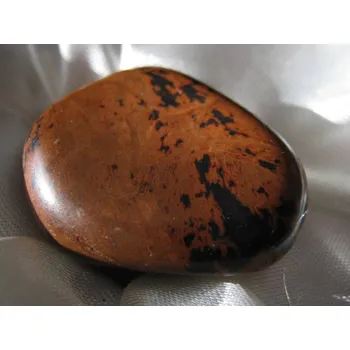 Obsidián mahagonový - omletý kámen