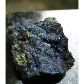 Sběratelství Azurit - krystalky na matečné hornině