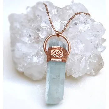 Přírodní kámen Akvamarín přírodní mistrovský krystal se záznamy a prazvláštním rýhováním - šperk ŠPERKY S PŘÍRODNÍMI KRYSTALY