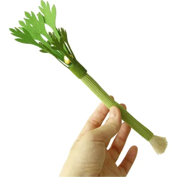 Hračka pro kočku Žvýkací hračka pro kočky 24 cm Tvar celeru s rolničkou Interaktivní kousací hračka pro koťata i dospělé kočky