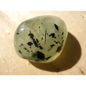 Prehnit - tromlovaný kámen žlutý