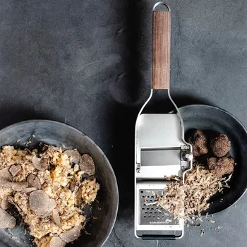 Struhadlo MICROPLANE 29,6 cm - ruční struhadlo na lanýže a sýr z nerezové oceli