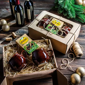 Dárkový potravinový koš Dárkový set pro svařené víno - 2 hrnky a koření na svařák.