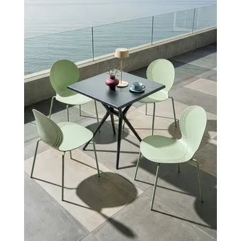 Sada 4 zahradních židlí světle zelená syntetický materiál plast vnitřní i venkovní použití zahrada jídelna moderní styl Beliani