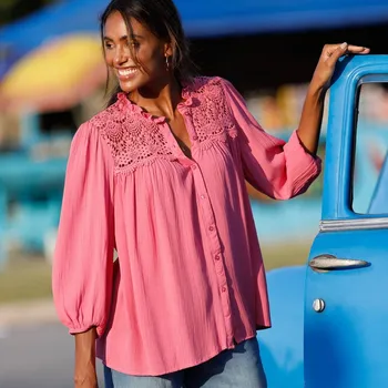 Dámská halenka Kreponová halenka s macramé a 7/8 rukávy mandarinka 52