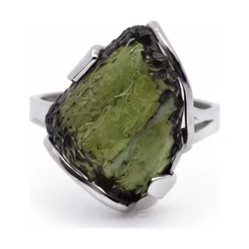 Prsten Stříbrný prsten s vltavínem 1,8 cm x 1,4 cm