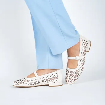 Dámské sandále Dámské krémové kožené lodičky Caprice s páskem přes nárt Velikost: 39