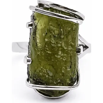 Prsten Stříbrný prsten s neopracovaným vltavínem 4,400gr.