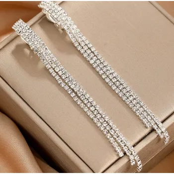 Náušnice B-TOP Elegantní dlouhé klipsové náušnice s krystaly – stříbrné