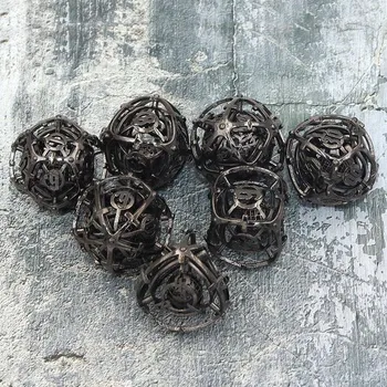 Příslušenství k deskovým hrám TRPASLIČÍ SADA 7 KOVOVÝCH RPG kostek