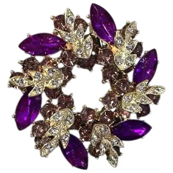 Brož Luxusní ozdobná brož 40 x 40 mm Listy ve tvaru prstenu Zinková slitina s kamínky Elegantní dekorativní doplněk luxusní šperk fialová