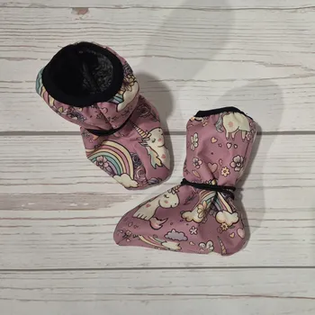 Capáčky Yháček Botičky Yháček, softshell s beránkem, Jednorožci na starorůžové Velikost:: M