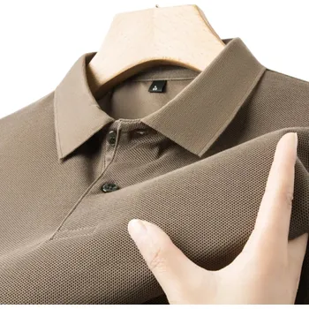 Pánské tričko Pánská polokošile s krátkým rukávem Jednobarevné provedení Knoflíkové zapínání Límec Bavlněný materiál Stylový základ šatníku hnědá S