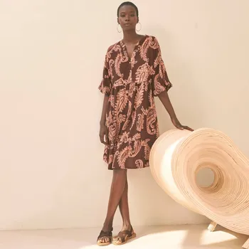 Dámská móda Rozšířené krátké šaty s potiskem a širokými rukávy čokoládová 44