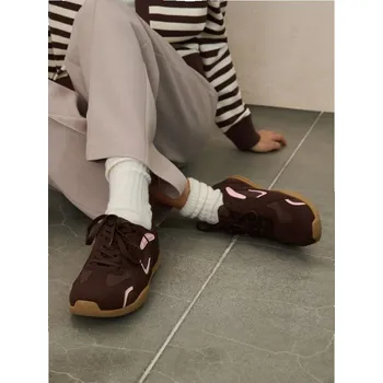 Dámská obuv Sinsay - Tenisky z imitace semiše s koženou stélkou - tmavě hnědá - 821HU-89X - 821HU-89X-36