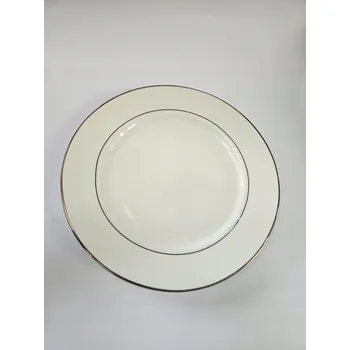 Talíř Keramický jídelní talíř s ozdobným okrajem 26 cm