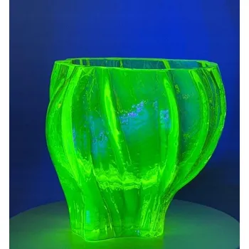 Váza VINTAGE dekorace z uranového skla - váza