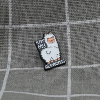 Pinarna.cz - Odznáček Kiss my alpacass / Polib mi prd*l (alpaku)