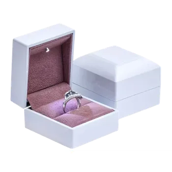 Dárková krabička Krabička plastová na prsten s LED osvětlením bílý design