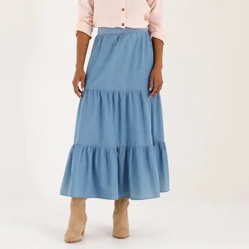 Dámská sukně Dlouhá volánová sukně z lehkého denimu sepraná modrá 56