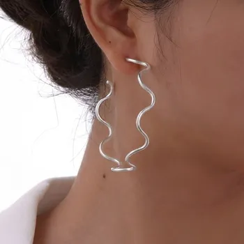 Náušnice B-TOP Výrazné vlnité náušnice z nerezové oceli