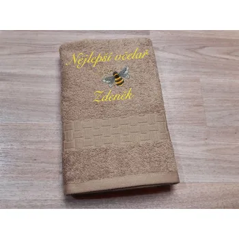 Ručník Ručník se jménem NA PŘÁNÍ 450g Nejlepší včelař tmavě béžový