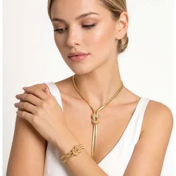 Souprava šperků B-TOP Výrazná sada náhrdelníku a náramku s uzlovým detailem