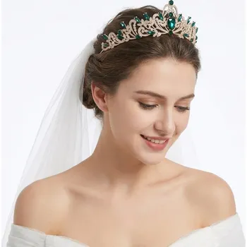 Souprava šperků B-TOP Elegantní zlatá tiára se zelenými krystaly v barokním stylu