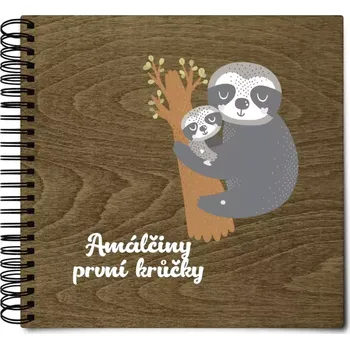 Dřevěné album s kroužkovou vazbou První krůčky se jménem - lenochodi