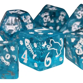 Sada hracích kostek 7 ks světle modré s motivem koček RPG Dračí doupě stolní hry fantasy mnohostěnné kostky