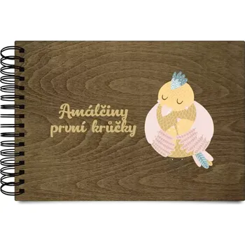 Dřevěné album s kroužkovou vazbou První krůčky se jménem - kuřátka