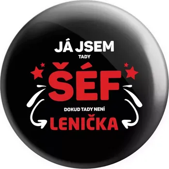 Placka Já jsem tady šéf, dokud tady není jméno.